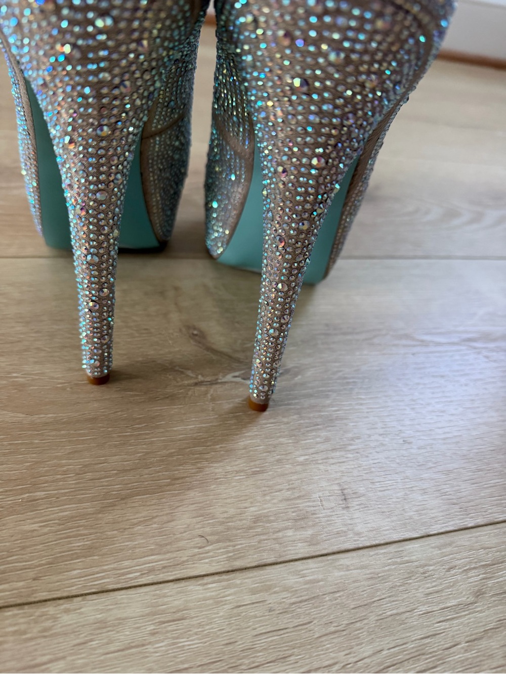 Betsey Johnson WISH Platform Wedding Crystals Bling Daffodil Pump Shoes 10 US - Picture 8 of 8